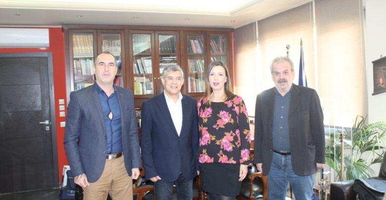 Συνάντηση του Περιφερειάρχη Θεσσαλίας με την Πρόεδρο της ΠΟΕΣΥ και τον Πρόεδρο της ΕΣΗΕΘΣτΕΕ Συνάντηση του Περιφερειάρχη Θεσσαλίας με την Πρόεδρο της ΠΟΕΣΥ και τον Πρόεδρο της ΕΣΗΕΘΣτΕΕ