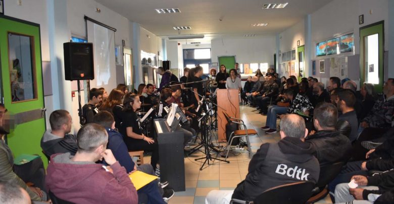 Μουσική συνάντηση στο σχολείο φυλακής – Δύο σχολεία γιόρτασαν μαζί την Επέτειο του Πολυτεχνείου Μουσική συνάντηση στο σχολείο φυλακής – Δύο σχολεία γιόρτασαν μαζί την Επέτειο του Πολυτεχνείου