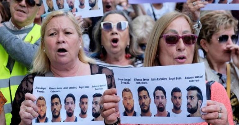 Στα μαλακά κατηγορούμενοι για βιασμό με απόφαση ισπανικού δικαστηρίου Στα μαλακά κατηγορούμενοι για βιασμό με απόφαση ισπανικού δικαστηρίου