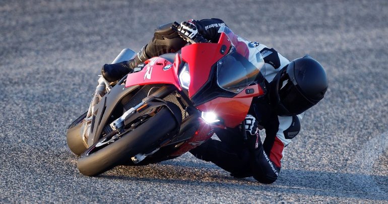 BMW S 1000 RR: Της εξέλιξης το ανάγνωσμα BMW S 1000 RR: Της εξέλιξης το ανάγνωσμα