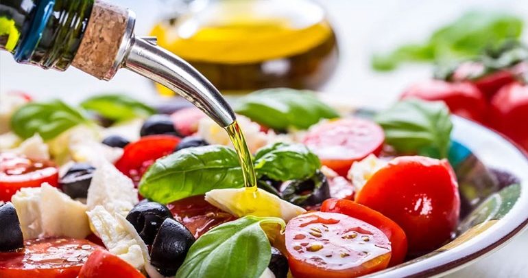 Νέα επιστημονική έρευνα δείχνει ότι η μεσογειακή διατροφή μειώνει τον καρδιαγγειακό κίνδυνο Νέα επιστημονική έρευνα δείχνει ότι η μεσογειακή διατροφή μειώνει τον καρδιαγγειακό κίνδυνο