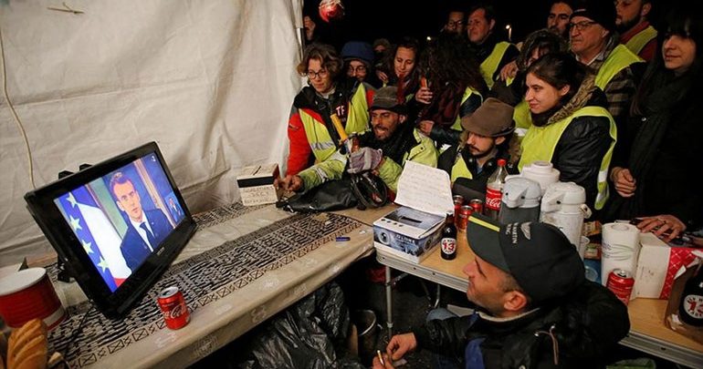 Μετά τις παραχωρήσεις Μακρόν στα «Κίτρινα γιλέκα» Μετά τις παραχωρήσεις Μακρόν στα «Κίτρινα γιλέκα»