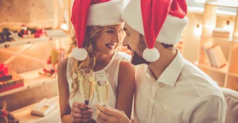 κρατώντας τα χέρια πριν από τα ραντεβού Elle dating app