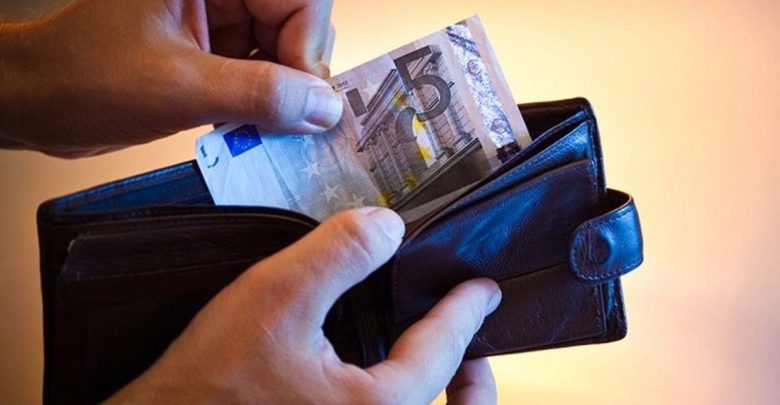 Δείτε που ξοδεύουν οι Έλληνες το μεγαλύτερο μέρος των χρημάτων τους Δείτε που ξοδεύουν οι Έλληνες το μεγαλύτερο μέρος των χρημάτων τους