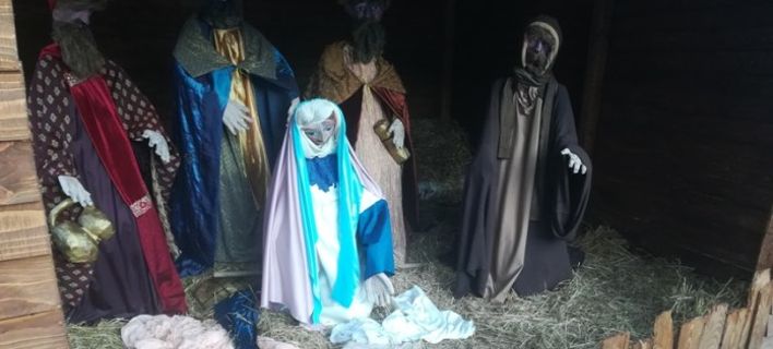 Έκλεψαν και φέτος το "θείο βρέφος" από τη φάτνη της Κεντρικής πλατείας στη Λάρισα Έκλεψαν και φέτος το "θείο βρέφος" από τη φάτνη της Κεντρικής πλατείας στη Λάρισα