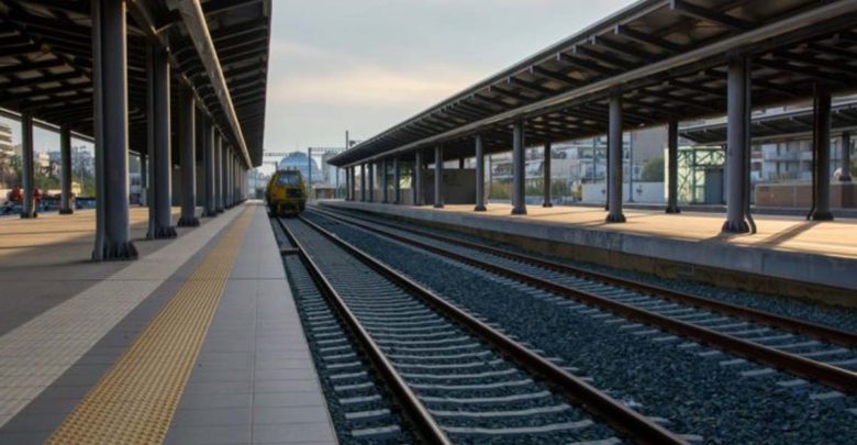Στο ΕΣΠΑ η ηλεκτροκίνηση της σιδηροδρομικής γραμμής Λάρισα-Βόλος Στο ΕΣΠΑ η ηλεκτροκίνηση της σιδηροδρομικής γραμμής Λάρισα-Βόλος
