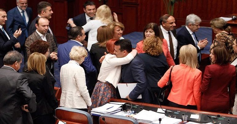 Τα διεθνή μέσα ενημέρωσης για την έγκριση των συνταγματικών τροπολογιών στην πΔΓΜ Τα διεθνή μέσα ενημέρωσης για την έγκριση των συνταγματικών τροπολογιών στην πΔΓΜ