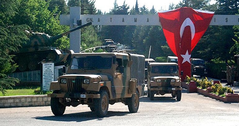 Τουρκία: Νέα φάλαγγα στρατιωτικών οχημάτων έφτασε στα σύνορα με την Συρία Τουρκία: Νέα φάλαγγα στρατιωτικών οχημάτων έφτασε στα σύνορα με την Συρία