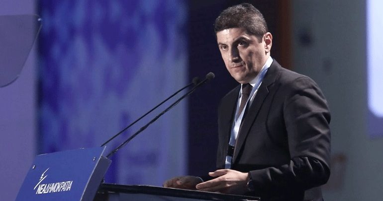 «Τις τελευταίες ημέρες εξελίσσεται μία στημένη παράσταση πατριωτισμού» «Τις τελευταίες ημέρες εξελίσσεται μία στημένη παράσταση πατριωτισμού»
