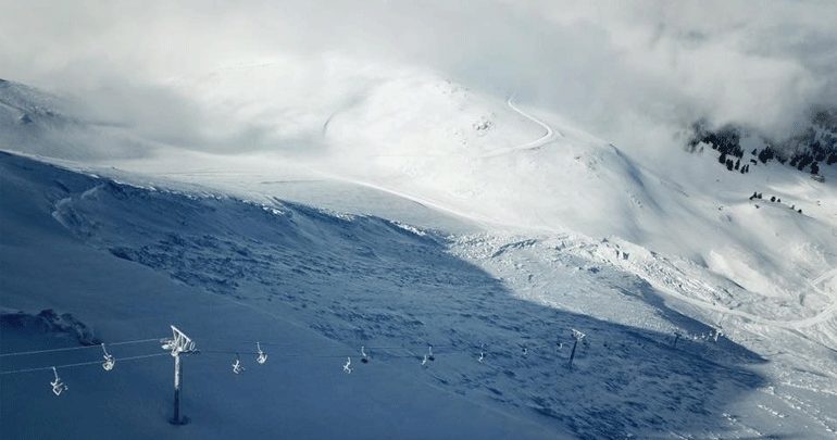 Καλάβρυτα: Χιονοστιβάδα 1 εκατ. τόνων «σάρωσε» το χιονοδρομικό - Κλειστός για δύο μήνες ο αναβατήρας «Στύγα» Καλάβρυτα: Χιονοστιβάδα 1 εκατ. τόνων «σάρωσε» το χιονοδρομικό - Κλειστός για δύο μήνες ο αναβατήρας «Στύγα»