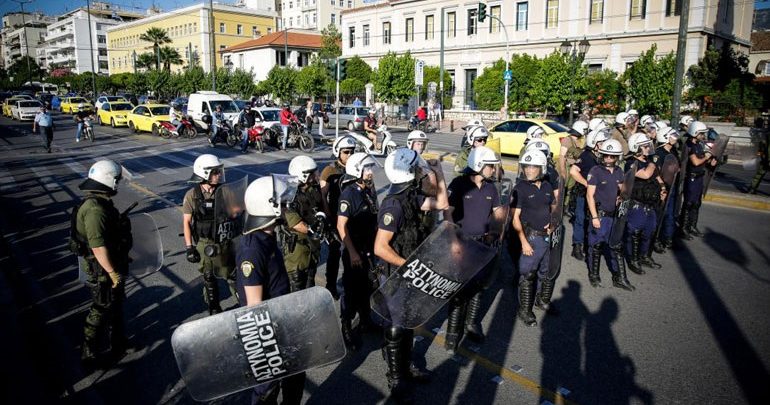 Προσαγωγές πολιτών που διαμαρτύρονται για τη Συμφωνία των Πρεσπών σε εκδήλωση στο Μέγαρο Μουσικής Προσαγωγές πολιτών που διαμαρτύρονται για τη Συμφωνία των Πρεσπών σε εκδήλωση στο Μέγαρο Μουσικής
