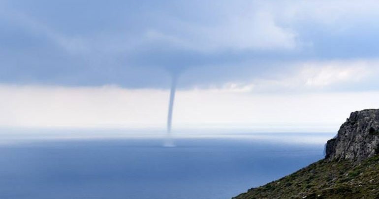 Εθνικό Αστεροσκοπείο: 107 ανεμοστρόβιλοι και υδροσίφωνες στην Ελλάδα το 2018 Εθνικό Αστεροσκοπείο: 107 ανεμοστρόβιλοι και υδροσίφωνες στην Ελλάδα το 2018