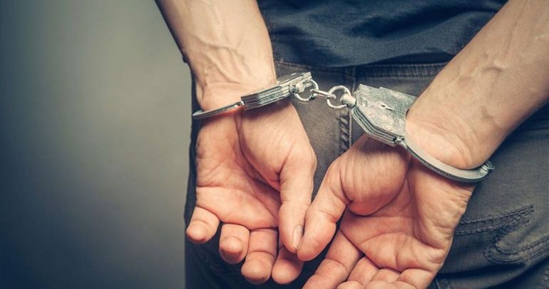 Χειροπέδες σε 32χρονο που έκλεψε κινητό από κατάστημα Χειροπέδες σε 32χρονο που έκλεψε κινητό από κατάστημα