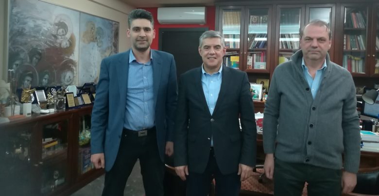 Στον Περιφερειάρχη ο Ερμής Αγιάς Λάρισας Στον Περιφερειάρχη ο Ερμής Αγιάς Λάρισας