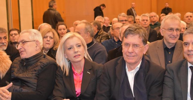 Βενιζέλος: "Η χώρα δεν έχει επανέρθει στην κανονικότητα" (πλούσιο φωτορεπορτάζ) Βενιζέλος: "Η χώρα δεν έχει επανέρθει στην κανονικότητα" (πλούσιο φωτορεπορτάζ)
