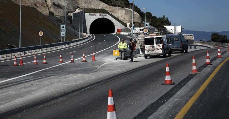 Αποκαταστάθηκε η κυκλοφορία των οχημάτων στην παλαιά εθνική οδό Πατρών - Κορίνθου Αποκαταστάθηκε η κυκλοφορία των οχημάτων στην παλαιά εθνική οδό Πατρών - Κορίνθου