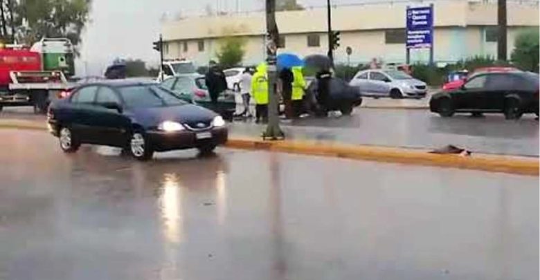 Καραμπόλα τεσσάρων οχημάτων έξω από τη Λάρισα Καραμπόλα τεσσάρων οχημάτων έξω από τη Λάρισα