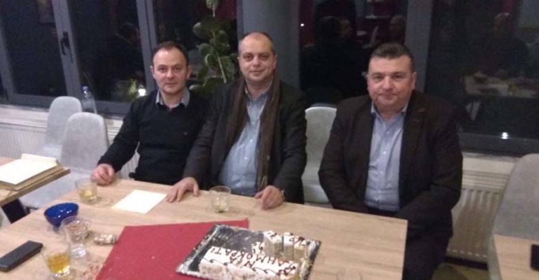 Έκοψε την πίτα του το Δ.Σ. της Δημοτικής Τοπικής Οργάνωσης (ΔΗΜ.Τ.Ο.) Ελασσόνας της Ν.Δ. Έκοψε την πίτα του το Δ.Σ. της Δημοτικής Τοπικής Οργάνωσης (ΔΗΜ.Τ.Ο.) Ελασσόνας της Ν.Δ.