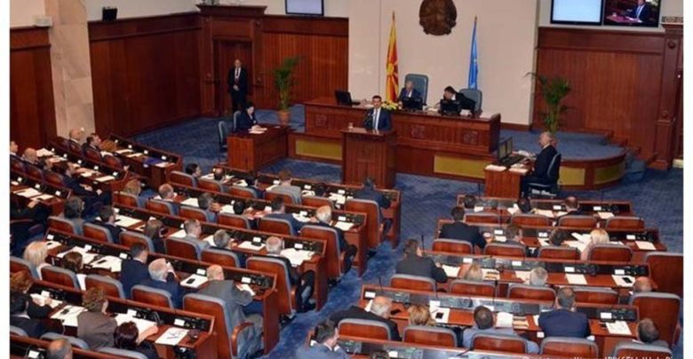 Ραγδαίες εξελίξεις στα Σκόπια: Το ενδεχόμενο πρόωρων εκλογών θα εξετάσει την Παρασκευή το κόμμα του Ζάεφ Ραγδαίες εξελίξεις στα Σκόπια: Το ενδεχόμενο πρόωρων εκλογών θα εξετάσει την Παρασκευή το κόμμα του Ζάεφ