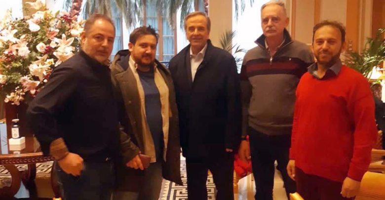 Οι Λαρισαίοι και ο πρώην πρωθυπουργός με φόντο τη... Μακεδονία! Οι Λαρισαίοι και ο πρώην πρωθυπουργός με φόντο τη... Μακεδονία!
