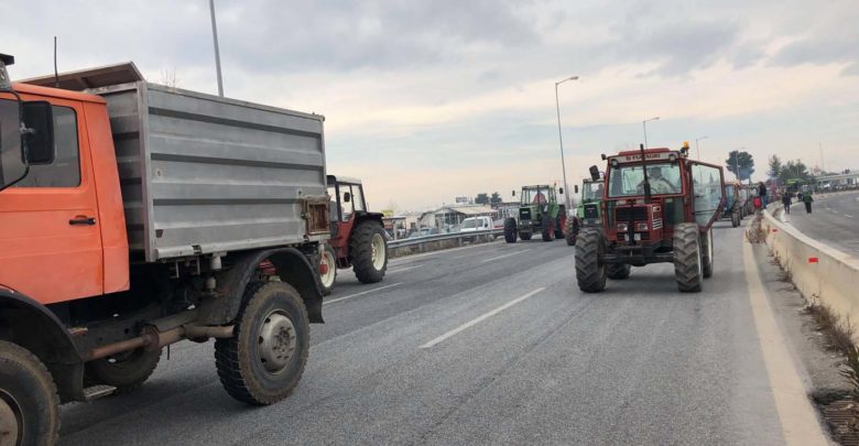 Έφθασαν στη Νίκαια τα πρώτα τρακτέρ - Πάνω από 500 περιμένουν οι αγροτοσυνδικαλιστές την πρώτη ημέρα Έφθασαν στη Νίκαια τα πρώτα τρακτέρ - Πάνω από 500 περιμένουν οι αγροτοσυνδικαλιστές την πρώτη ημέρα