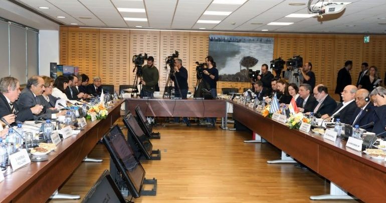 «Σε πλήρη συμμόρφωση με το διεθνές δίκαιο η προώθηση της ενεργειακής ασφάλειας», τόνισαν οι πρόεδροι των Κοινοβουλίων Κύπρου, Ελλάδος και Αιγύπτου «Σε πλήρη συμμόρφωση με το διεθνές δίκαιο η προώθηση της ενεργειακής ασφάλειας», τόνισαν οι πρόεδροι των Κοινοβουλίων Κύπρου, Ελλάδος και Αιγύπτου