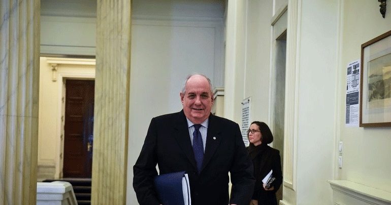 Ορκίστηκε βουλευτής o Τέρενς Κουίκ - Στηρίζει ΣΥΡΙΖΑ Ορκίστηκε βουλευτής o Τέρενς Κουίκ - Στηρίζει ΣΥΡΙΖΑ