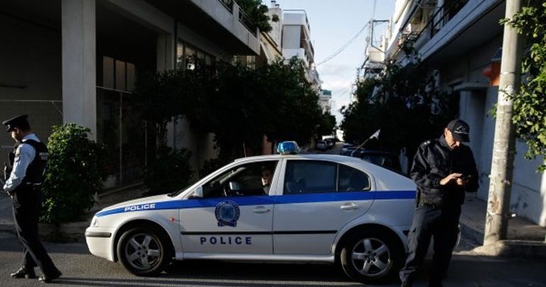 Λήξη συναγερμού στην Πάτρα: Παραδόθηκε ο άνδρας που απειλούσε να αυτοκτονήσει Λήξη συναγερμού στην Πάτρα: Παραδόθηκε ο άνδρας που απειλούσε να αυτοκτονήσει