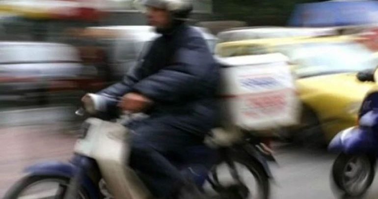 Νεκρός νεαρός διανομέας έπειτα από τροχαίο στη Θεσσαλονίκη Νεκρός νεαρός διανομέας έπειτα από τροχαίο στη Θεσσαλονίκη