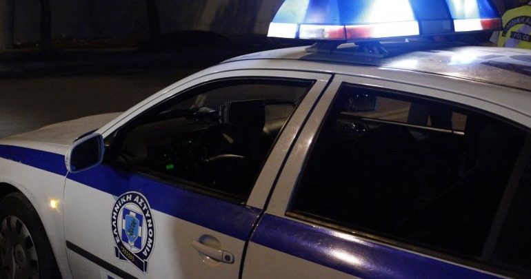 Δολοφονία στο Μενίδι: Σκότωσε τη μητέρα του και παραδόθηκε στην αστυνομία Δολοφονία στο Μενίδι: Σκότωσε τη μητέρα του και παραδόθηκε στην αστυνομία