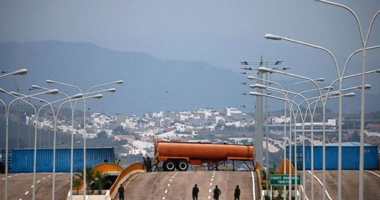 Βενεζουέλα: Η κυβέρνηση διέταξε να κλείσουν τα σύνορα με την Κολομβία στην περιοχή που γειτονεύει με την Κουκουτά Βενεζουέλα: Η κυβέρνηση διέταξε να κλείσουν τα σύνορα με την Κολομβία στην περιοχή που γειτονεύει με την Κουκουτά