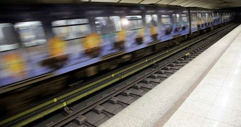 Έπεσε άνθρωπος στις γραμμές του Μετρό Αμπελόκηποι- Διακόπτονται τα δρομολόγια Έπεσε άνθρωπος στις γραμμές του Μετρό Αμπελόκηποι- Διακόπτονται τα δρομολόγια