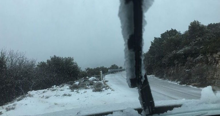 Στα λευκά το όρος Αίνος της Κεφαλονιάς Στα λευκά το όρος Αίνος της Κεφαλονιάς