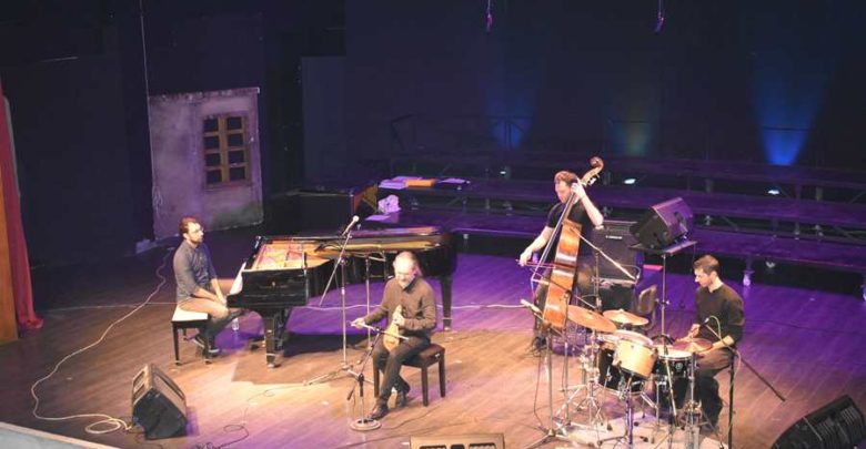 Το «Σωκράτης Σινόπουλος Quartet» απόλαυσαν οι Λαρισαίοι στο Δημοτικό Ωδείο (φωτο - βίντεο) Το «Σωκράτης Σινόπουλος Quartet» απόλαυσαν οι Λαρισαίοι στο Δημοτικό Ωδείο (φωτο - βίντεο)