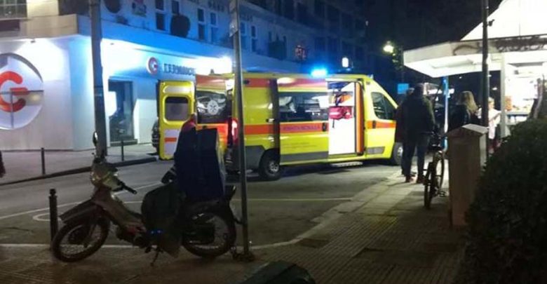 Αναστάτωση στο κέντρο της Λάρισας – Νεαρός άντρας σωριάστηκε ξαφνικά στο δρόμο (φωτο) Αναστάτωση στο κέντρο της Λάρισας – Νεαρός άντρας σωριάστηκε ξαφνικά στο δρόμο (φωτο)