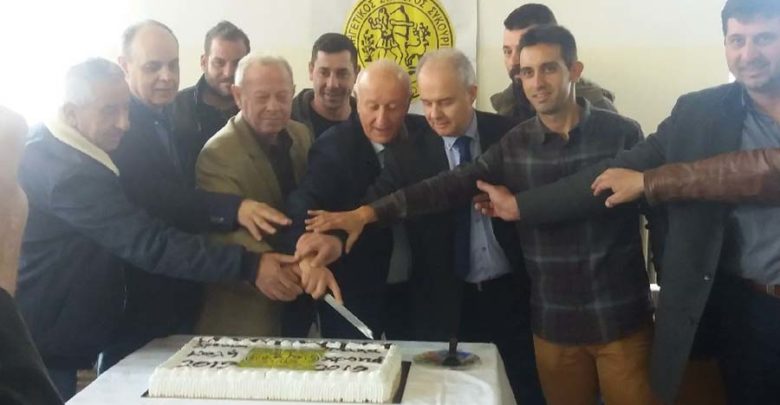 Στην κοπή πίτας του Κυνηγετικού Συλλόγου Συκουρίου ο Μανώλης Στην κοπή πίτας του Κυνηγετικού Συλλόγου Συκουρίου ο Μανώλης