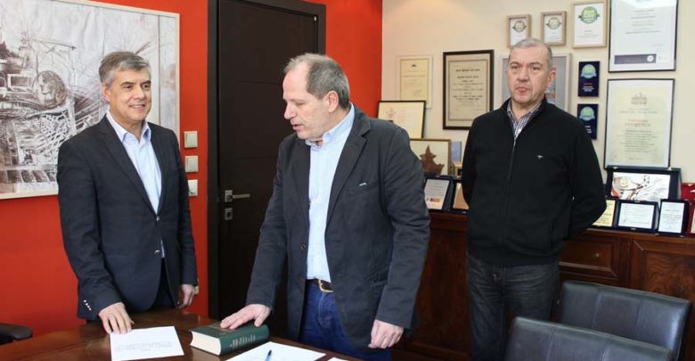 Ορκωμοσία του νέου Περιφερειακού Συμβούλου Νικόλαου Σαμαρά Ορκωμοσία του νέου Περιφερειακού Συμβούλου Νικόλαου Σαμαρά