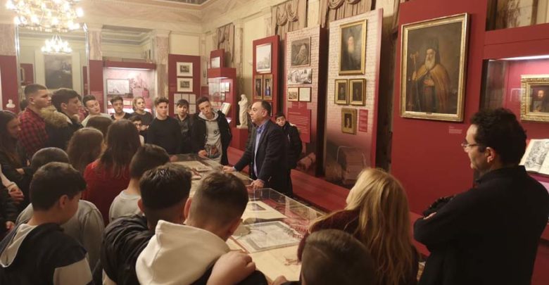 Με μαθητές του Γυμνασίου Πυργετού ο Κέλλας: «Η ιστορική γνώση ολοκληρώνει τον άνθρωπο» Με μαθητές του Γυμνασίου Πυργετού ο Κέλλας: «Η ιστορική γνώση ολοκληρώνει τον άνθρωπο»