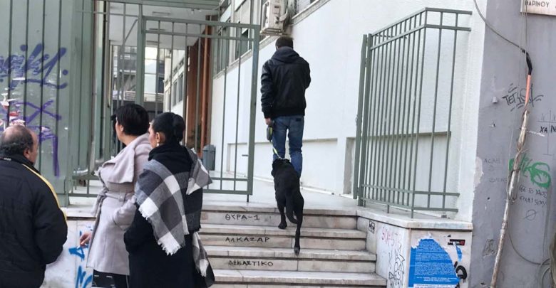 Εκκενώθηκε το δικαστικό μέγαρο της Λάρισας το πρωί της Παρασκευής - Τηλεφώνημα για βόμβα (φωτό - video) Εκκενώθηκε το δικαστικό μέγαρο της Λάρισας το πρωί της Παρασκευής - Τηλεφώνημα για βόμβα (φωτό - video)
