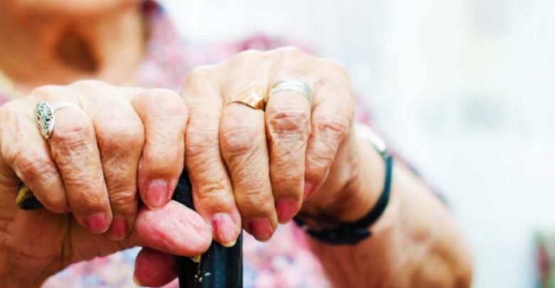 Πιάστηκαν «μαλλί με μαλλί» γειτόνισσες στον Βόλο Πιάστηκαν «μαλλί με μαλλί» γειτόνισσες στον Βόλο