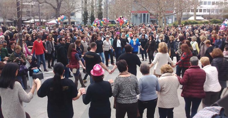 Τσικνοπέμπτη με χάλκινα, χορό και φαγητό στην Κεντρική πλατεία της Λάρισας Τσικνοπέμπτη με χάλκινα, χορό και φαγητό στην Κεντρική πλατεία της Λάρισας