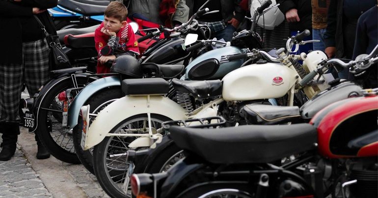 Ιστορικά οχήματα, υπουργικές αποφάσεις και ..παλιές ελληνικές ταινίες Ιστορικά οχήματα, υπουργικές αποφάσεις και ..παλιές ελληνικές ταινίες