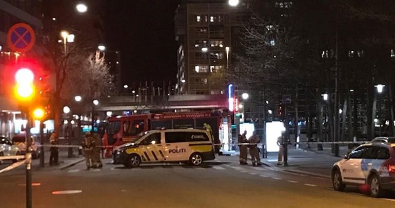 Επίθεση ενόπλου σε σχολείο του Όσλο: Τραυμάτισε με μαχαίρι καθηγητή και μέλη του προσωπικού Επίθεση ενόπλου σε σχολείο του Όσλο: Τραυμάτισε με μαχαίρι καθηγητή και μέλη του προσωπικού