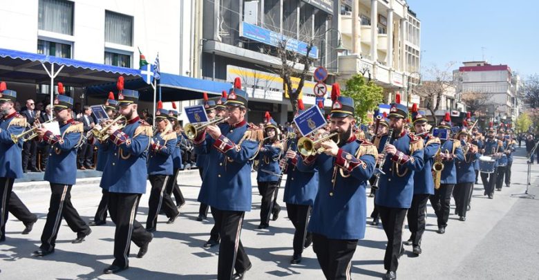 Δείτε όλη τη μαθητική και στρατιωτική παρέλαση της Λάρισας σε φωτογραφίες Δείτε όλη τη μαθητική και στρατιωτική παρέλαση της Λάρισας σε φωτογραφίες