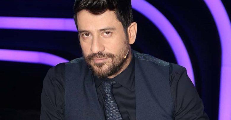 Αναστατώθηκε με την ολόσωμη κολλητή φόρμα της, ο Αλέξης Γεωργούλης (βίντεο) Αναστατώθηκε με την ολόσωμη κολλητή φόρμα της, ο Αλέξης Γεωργούλης (βίντεο)