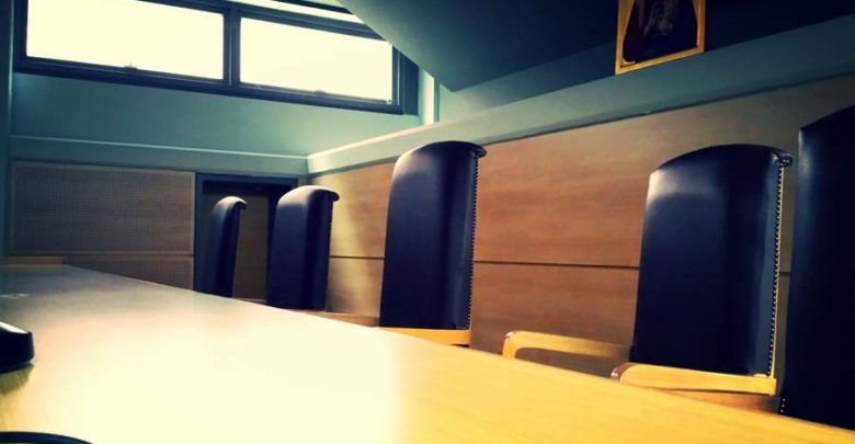 Νέα διακοπή στη δίκη για τις 4.600 λίρες Τρικαλινού επιχειρηματία Νέα διακοπή στη δίκη για τις 4.600 λίρες Τρικαλινού επιχειρηματία