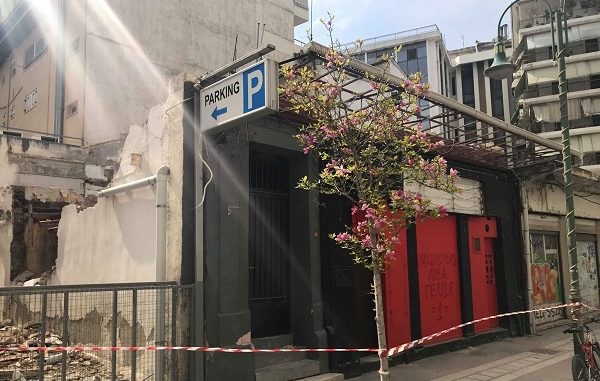 Γκρεμίζεται στη Λάρισα το γνωστό στριπ-κλαμπ “Las Vegas” Γκρεμίζεται στη Λάρισα το γνωστό στριπ-κλαμπ “Las Vegas”