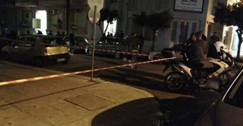 Νέα τραγωδία: Νεκρή η γυναίκα που έκανε «βουτιά» θανάτου από τον 5ο όροφο στην Πάτρα (φωτο) Νέα τραγωδία: Νεκρή η γυναίκα που έκανε «βουτιά» θανάτου από τον 5ο όροφο στην Πάτρα (φωτο)