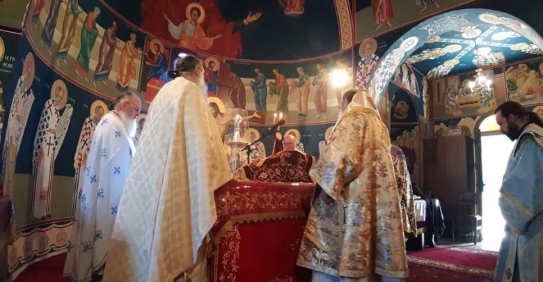 Εκατοντάδες πιστοί στην Ιερά Μονή Αγίων Θεοδώρων (φωτο) Εκατοντάδες πιστοί στην Ιερά Μονή Αγίων Θεοδώρων (φωτο)