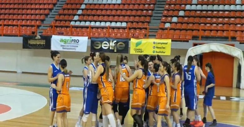 Ολύμπια και Εθνική Ενόπλων Δυνάμεων έπαιξαν για καλό σκοπό στη Λάρισα (φωτο - βίντεο) Ολύμπια και Εθνική Ενόπλων Δυνάμεων έπαιξαν για καλό σκοπό στη Λάρισα (φωτο - βίντεο)